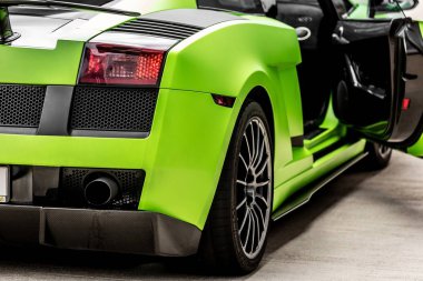 Spor arabalar yolda işletim