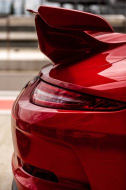 Spor arabalar yolda işletim