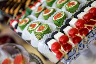 Festival etkinlikleri için tablo ayarı