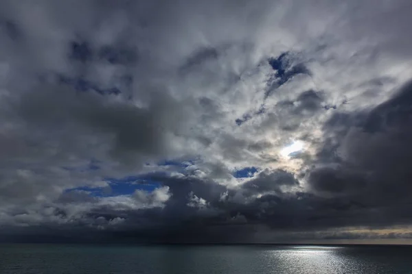 海景与惊人的云彩 — 图库照片
