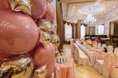 Resepsiyon, süslemeleri ve bir tatil için tablo ayarı açık büfe