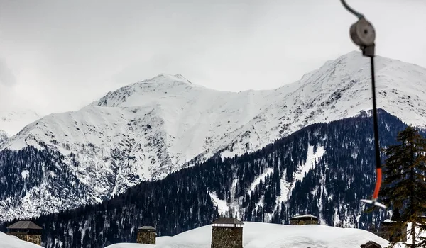 View Snow Covered High Mountain Peaks Sochi Krasnaya Polana — стоковое фото
