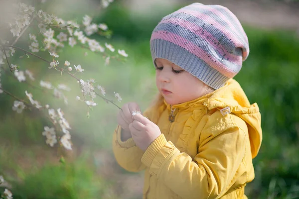 Pretty Little Girl Jeans Yellow Jacket Street — Stock Photo, Image