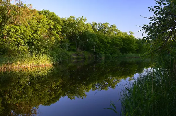 Tula şehir ağırlıklı olarak Nehri'nin Samara, vergisel Dnepropetrovsk 27 km Dinyeper Nehri'nin sol sağ kıyısında yer alan.