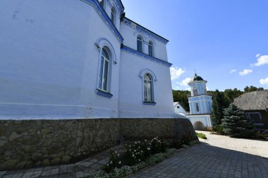 Manastır Zhapka bir manastırda Zhapka Köyü.