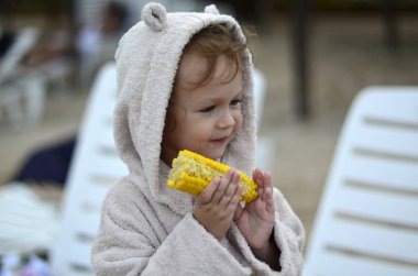 Hayat, sevinç ve hayatın anlamını çiçek çocuk.