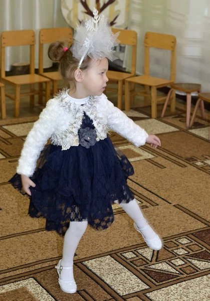 喜びと人生の意味の花の子供 — ストック写真