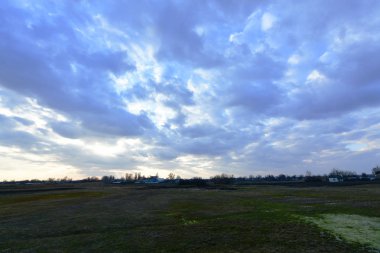 Kırsal manzaralar, ilkbaharın başlarında. Korolevka köyü, Ukrayna'nın Novomoskovsk ilçesi.