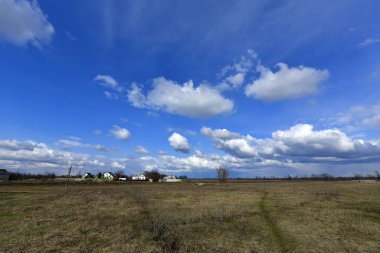 Kırsal manzaralar, ilkbaharın başlarında. Korolevka köyü, Ukrayna'nın Novomoskovsk ilçesi.