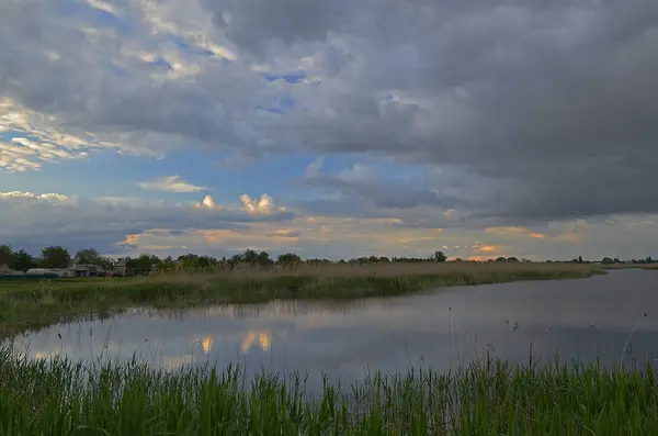 Lugn Före Stormen Byn Korolevka Ukrainas Stadsdel Novomoskovsk — Stockfoto