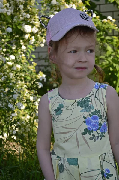 Photoshoot Beautiful Baby Girls Flowers — Stock Photo, Image