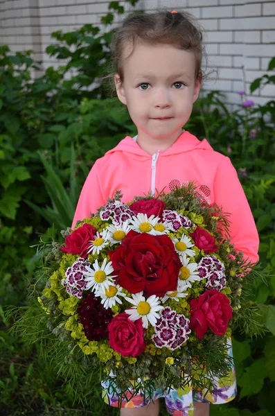 Photoshoot Hermosas Niñas Con Flores —  Fotos de Stock