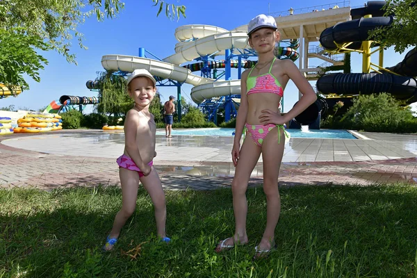 Los Niños Juguetean Mar — Foto de Stock