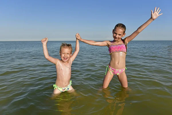 Los Niños Juguetean Mar — Foto de Stock