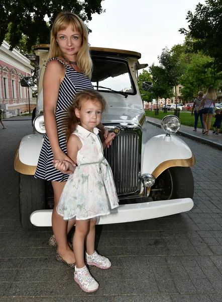 Familjen Reser Till Sevärdheterna Odessa Stockfoto