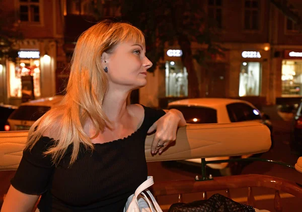 Фотосессия Женщины Фоне Достопримечательностей Одессы — стоковое фото