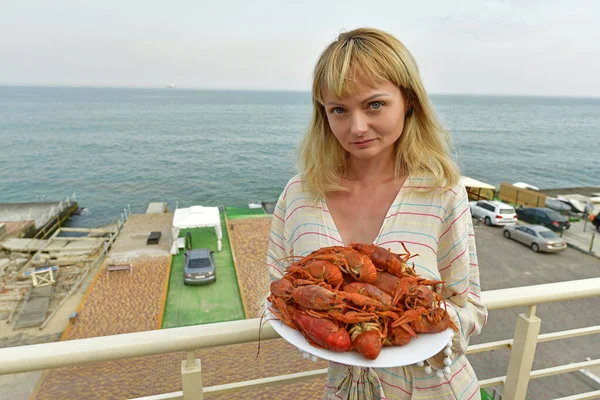 Woman Dish Boiled Crayfish Background Black Sea — Stock Photo, Image