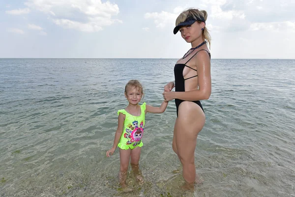 Fotografování Matky Dcery Černém Moři Sauvignon Beach — Stock fotografie