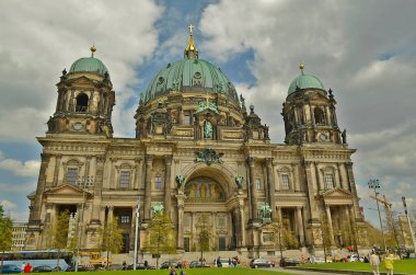 Almanya, Berlin 05 / 01 / 2013 yılı. Şehir zıt, seçici. Neredeyse her bölge uzun zamandır bağımsız bir şehirdir, kendi merkezi, mimarisi ve tuhaflığı vardır..