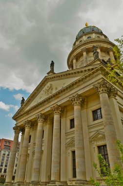 Almanya, Berlin 05 / 01 / 2013 yılı. Şehir zıt, seçici. Neredeyse her bölge uzun zamandır bağımsız bir şehirdir, kendi merkezi, mimarisi ve tuhaflığı vardır..