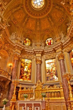 Almanya, Berlin 05 / 01 / 2013 yılı. Şehir zıt, seçici. Neredeyse her bölge uzun zamandır bağımsız bir şehirdir, kendi merkezi, mimarisi ve tuhaflığı vardır..
