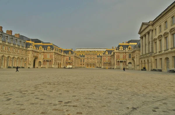France Versailles 2013 凡尔赛宫是法国的一座宫殿和公园 是法国国王在凡尔赛市的故居 现在是巴黎的郊区 是世界上重要的旅游中心 — 图库照片