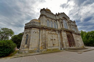 Kutsal Bakire Meryem 'in Hükmü Katedrali Varna şehrindeki en büyük kilisedir. Katedral, Azizler Cyril ve Methodius meydanındaki şehir merkezinde yer almaktadır..