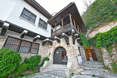 Güney Dobrudja 'daki Bulgar Karadeniz kıyısındaki Balchik Sarayı. Resmi adı Sessiz Yuva Sarayı. Bu bölge Romanya 'ya aitken, Edinburgh Kraliçesi Mary' nin ihtiyaçları için inşa edildi..