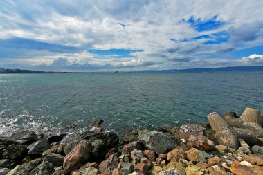 Nessebar Bulgar kenti Burgaz kentinin kuzeyindeki kayalık bir yarımadada yer alıyor. Avrupa 'nın en eski şehirlerinden biri. Nessebar UNESCO Dünya Mirasları Listesine dahil edildi.