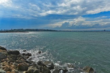 Nessebar Bulgar kenti Burgaz kentinin kuzeyindeki kayalık bir yarımadada yer alıyor. Avrupa 'nın en eski şehirlerinden biri. Nessebar UNESCO Dünya Mirasları Listesine dahil edildi.