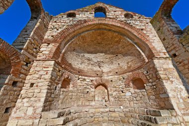 Nessebar Bulgar kenti Burgaz kentinin kuzeyindeki kayalık bir yarımadada yer alıyor. Avrupa 'nın en eski şehirlerinden biri. Nessebar UNESCO Dünya Mirasları Listesine dahil edildi.