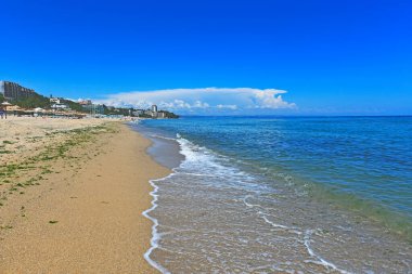 Bulgaristan, Golden Sands 06 / 23 / 2018. Karadeniz 'de yaz tatili. Golden Sands 'de sayısız sanatoryum, otel, dinlenme evi, hidroterapi merkezi vs. vardır. Bir sürü restoran, disko ve diğer eğlenceler..