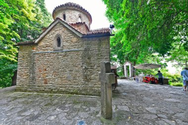 Güney Dobrudja 'daki Bulgar Karadeniz kıyısındaki Balchik Sarayı. Resmi adı Sessiz Yuva Sarayı. Bu bölge Romanya 'ya aitken, Edinburgh Kraliçesi Mary' nin ihtiyaçları için inşa edildi..