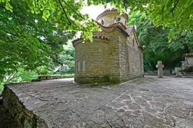 Güney Dobrudja 'daki Bulgar Karadeniz kıyısındaki Balchik Sarayı. Resmi adı Sessiz Yuva Sarayı. Bu bölge Romanya 'ya aitken, Edinburgh Kraliçesi Mary' nin ihtiyaçları için inşa edildi..