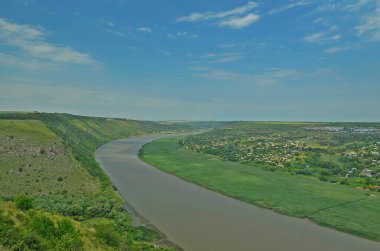  Tsypovo 'daki Varsayım Manastırı Güneydoğu Avrupa' daki en büyük kaya manastırlarından biridir..