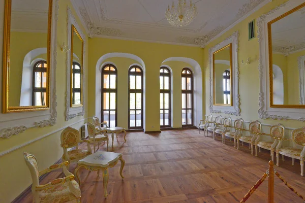 モルドバ Hincesti 2017年 Manuk Bey Palaceは1817年に建築家BernardazziがManuk Bey Mirzoyanの命令で建設した建物です — ストック写真