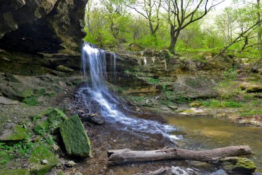Sahra manastırı kompleksi bir kaya manastırı, antik taş kiliseler, ek binalar ve birkaç ek bina içerir. Manastır aktif, sadece turistler tarafından değil, Ortodoks hacılar tarafından da ziyaret ediliyor..