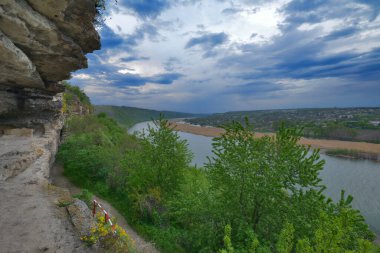  Tsypovo 'daki Varsayım Manastırı Güneydoğu Avrupa' daki en büyük kaya manastırlarından biridir..