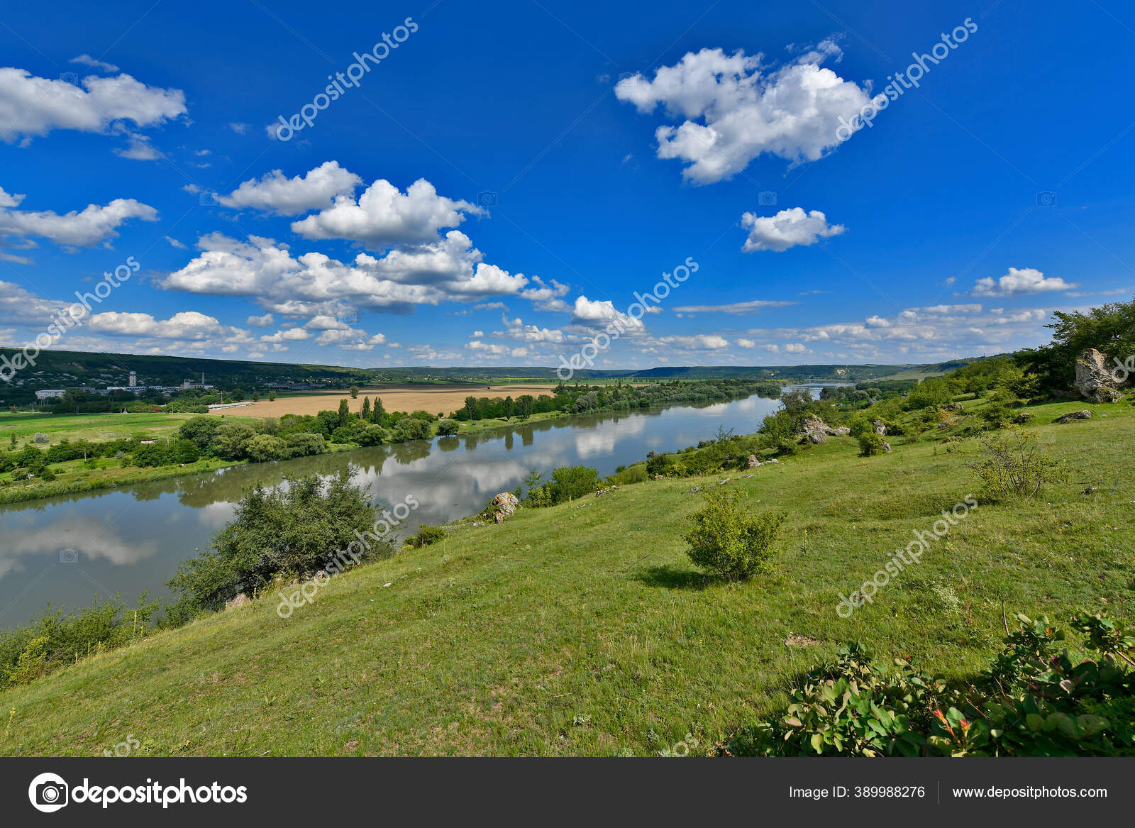 Traveling Sunny Moldova Wine Country Beautiful Landscapes Delicious
