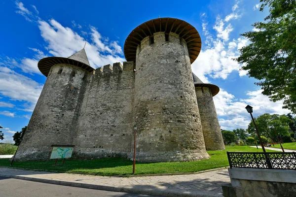 摩尔多瓦 索罗卡市2018年2月5日 索罗卡要塞保存完好 形状圆圆的 四个圆塔和第五个入口是正方形的 — 图库照片
