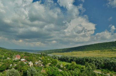 Tanınmayan Transnistria Moldova Cumhuriyeti 'nin Rybnitsky ilçesine bağlı Stroentsy köyü. Köyde, her yıl turist mitingleri ve tırmanma yarışmaları düzenleniyor..