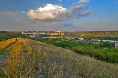 Moldova 'da seyahat. Rybnitsa Dinyester 'in sol kıyısında yer alan büyük bir sanayi ve sanayi merkezidir.