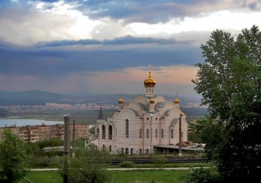 Zlatoust, Rusya 05 / 30 / 2011. Rusya 'nın Chelyabinsk bölgesinde bir şehir. Urallar 'daki en yüksek dağ kasabalarından biri olan yerleşim alanları deniz seviyesinden 400-600 metre yükseklikte yer almaktadır..
