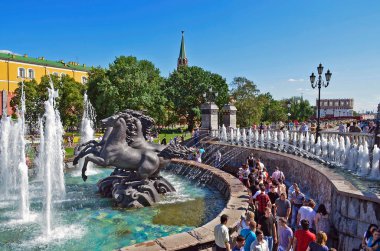 Moskova, Rusya 06.17.2012. Moskova 'nın ana meydanı Moskova Kremlin ile Kitay-Gorod arasında yer almaktadır. Moskva nehrinin kıyısına doğru nazik Vasilievsky nehrinden geliyor..