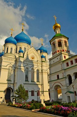 Moskova, Rusya 08.17. 2012. Moskova 'daki eski bir manastır olan Niko-Perervinsky Manastırı, ataerkil bir avlu statüsüne sahip..