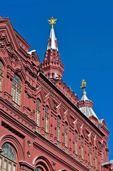 Moscow Russia 2012 红色广场是莫斯科的主要广场 位于莫斯科克里姆林宫和基泰戈罗德之间 它从温文尔雅的瓦西里耶夫斯基瀑布流到摩斯卡瓦河岸 — 图库照片