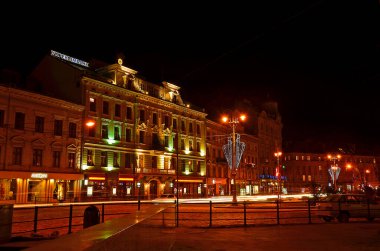 Ukrayna, Lviv 12 / 31 / 2012. Ukrayna 'nın en eski ve en güzel şehirlerinden birine kış gezisi. Lviv' in orijinal mimarisi yüzyıllar içinde şekillendi.