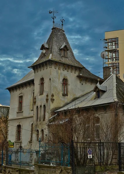 Ukraine Lviv 2012 到乌克兰最古老 最美丽的城市之一过冬 利沃夫的原始建筑是几个世纪以来形成的 因此各个时代的特点各不相同 — 图库照片