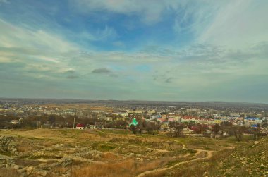 Kerch, Kırım 'ın doğusunda, Kerch Boğazı kıyısında bir şehirdir. Önceki isimleri: ital. Bosphoro Cimmerio, Vospro, Cerchio, antik Yunan. - Evet. Kahraman Şehir.
