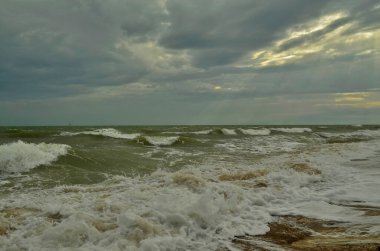 Kerch, Kırım 'ın doğusunda, Kerch Boğazı kıyısında bir şehirdir. Önceki isimleri: ital. Bosphoro Cimmerio, Vospro, Cerchio, antik Yunan. - Evet. Kahraman Şehir.